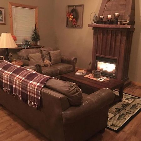 Gas Fireplace, Firepit, And Cedar Adirondack Chair Spencer Exterior foto