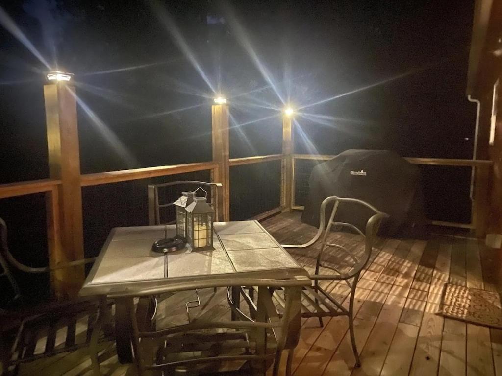 Gas Fireplace, Firepit, And Cedar Adirondack Chair Spencer Exterior foto