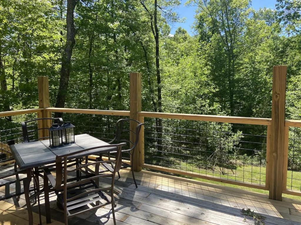Gas Fireplace, Firepit, And Cedar Adirondack Chair Spencer Exterior foto